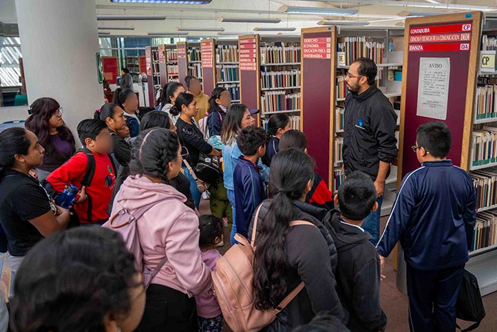 La USBI de la UV celebró el Día Nacional del Libro 2025 recibiendo al alumnado de la Escuela Primaria “Jesús Reyes Heroles”, turno matutino 