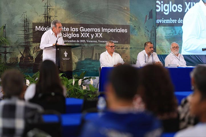 Durante la inauguración, el rector de la UV, Martín Aguilar Sánchez, subrayó la vigencia de los problemas derivados del colonialismo y el imperialismo y la importancia de su análisis 