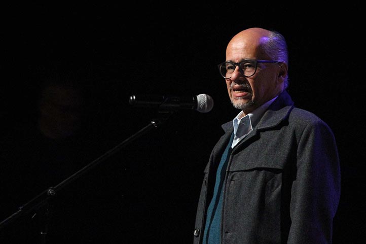 Roberto Aguirre dio la bienvenida a estudiantes, docentes, creadores, actrices, actores y público 