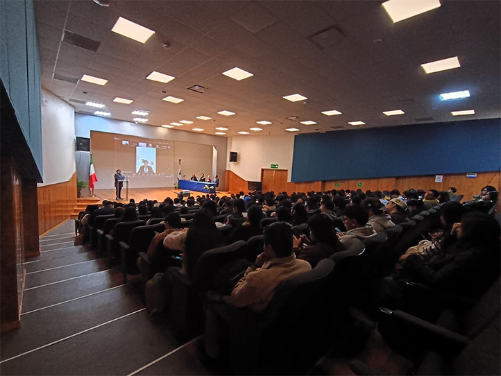 Estudiantes de distintas licenciaturas acudieron al evento y presentaron 114 proyectos de emprendimiento en dos categorías: Idea de negocio e Idea de negocio con prototipo
