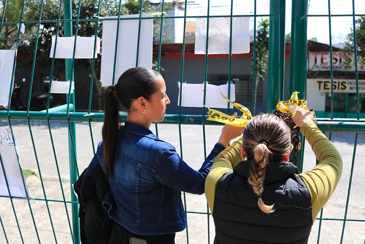 Comunidad académica y estudiantil durante la entrega de las instalaciones 