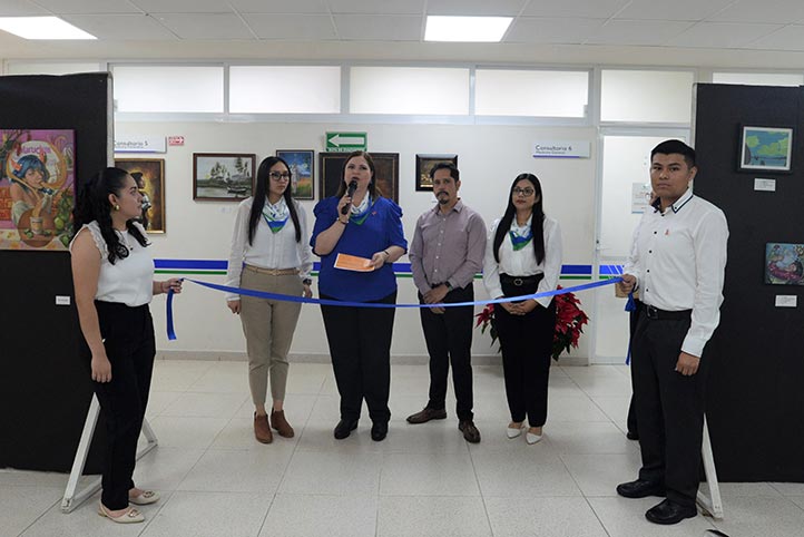 Cirenia Hernández Trejo, titular de la CUSRS, durante la apertura de la exposición