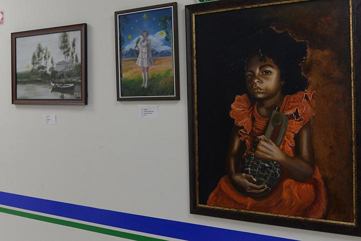 La muestra lincluye retratos y paisajes, realizados con diversas técnicas 