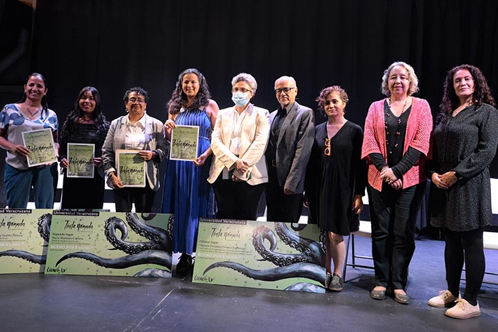 La Dirección de Comunicación de la Ciencia de la Universidad Veracruzana premió a las ganadoras del XI Concurso Universitario de Divulgación de la Ciencia “Tinta nómada”