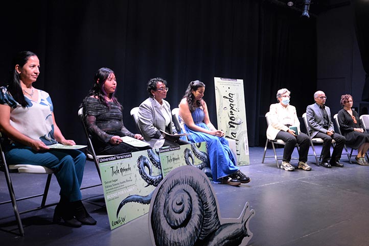 En el Centro Recreativo Xalapeño, autoridades universitarias entregaron los reconocimientos, en una ceremonia que congregó a integrantes del jurado calificador, familiares y amigos de las galardonadas