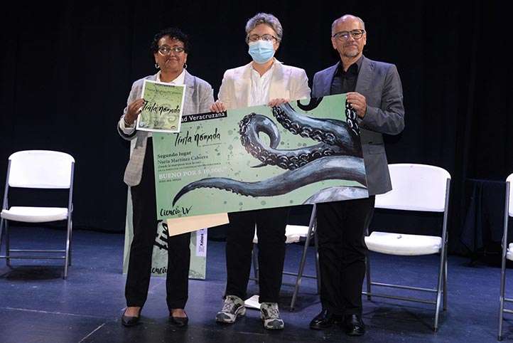 El premio del segundo lugar fue para Nuria Martínez Cabrera, de la Dirección General de Comunicación Universitaria. En su representación lo recibió su mamá, Judith Cabrera Martínez