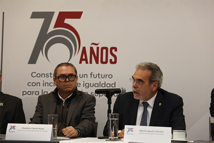 El rector Martín Aguilar Sánchez enfatizó la importancia del acuerdo que fortalecerá la atención e integración de personas en situación de refugio 