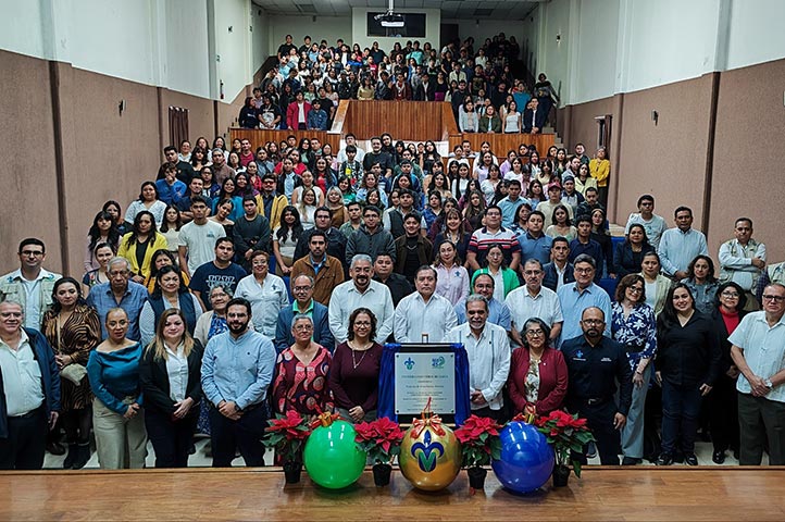 El rector Martín Aguilar Sánchez encabezó el retorno presencial del SEA en la región Poza Rica-Tuxpan, durante la ceremonia por el 45 aniversario de esta entidad académica 