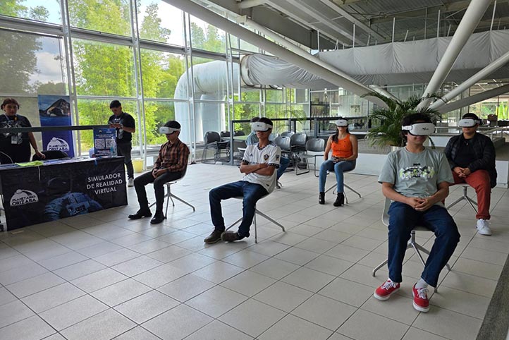 La observación de astros a través de telescopios fue una de las principales actividades de la jornada 