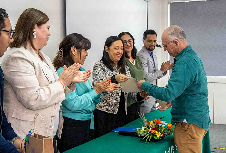 En el evento se reconoció la trayectoria académica de más de 32 años de servicio de José de Jesús Daniel López Muñoz 