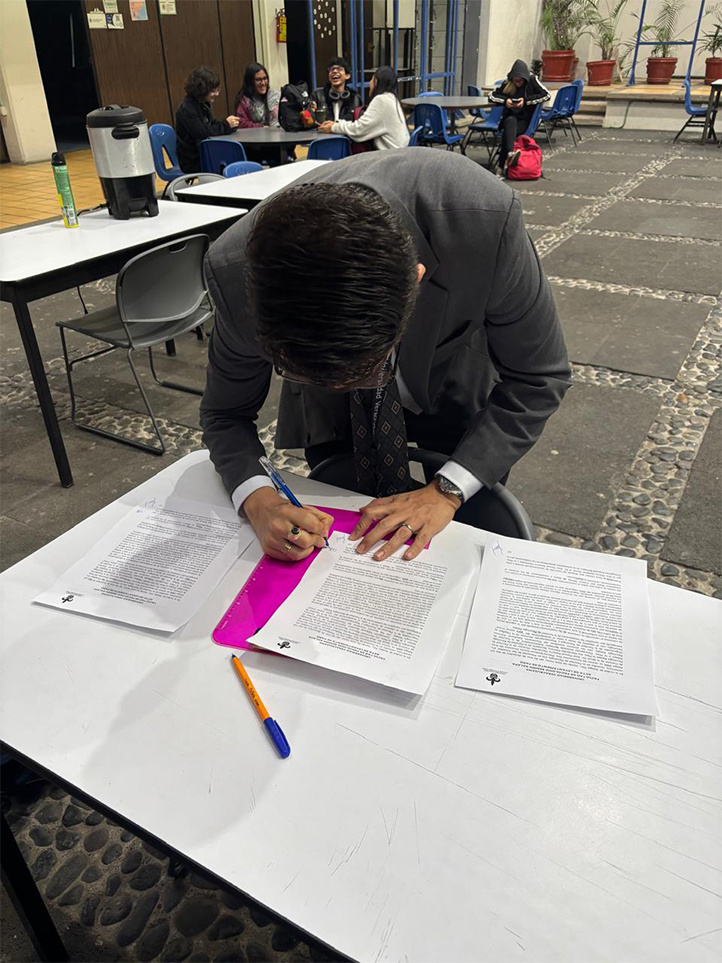 El acta de levantamiento fue revisada y firmada por las y los asistentes