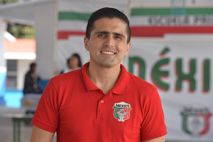 Luis Fernando Mirón, director de la Escuela Primaria México, turno matutino, agradeció la colaboración con el programa educativo de la UV 