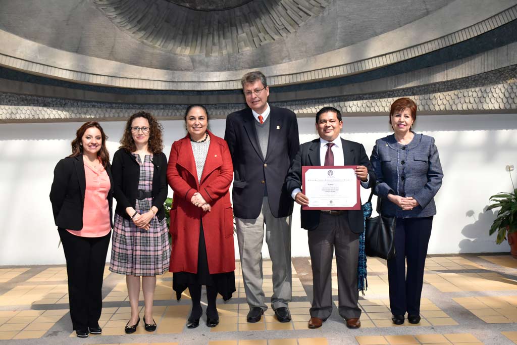 Zahira Zárate, Leticia Rodríguez, Sara Ladrón de Guevara, Antonio Tena, Juan Grapain y María Concepción Sánchez, con la acreditación