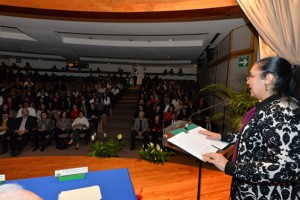 La rectora Sara Ladrón de Guevara felicitó a los premiados