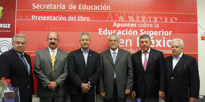 Jorge Medina Viedas, Rafael López Castañares, Raúl Arias Lovillo, Rafael Velasco Fernández, Víctor Arredondo Álvarez y Gerson Luiz Joner da Silveira, en la presentación del libro Apuntes sobre la educación superior en México 