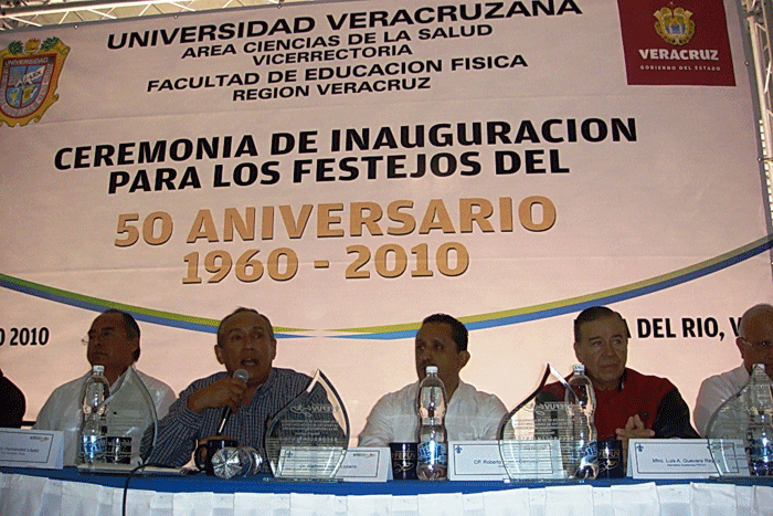 Emotivo festejo del 50 Aniversario de la Fundación de la Facultad de Educación Física  de la UV