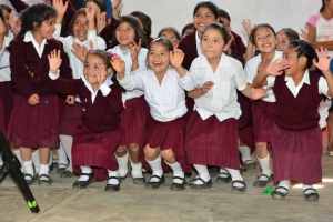 Los niños de Xivizil y Comaxilhuatla, entusiasmados