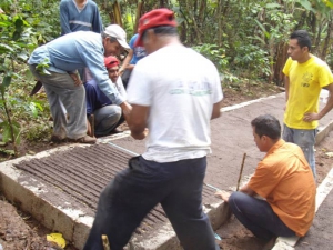 Universitarios y cafeticultures durante el estudio de campo