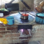 David participó en la construcción de estufas ahorradoras