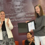 La Rectora entregó reconocimiento a Guadalupe Williams