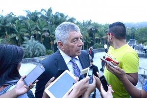 El ex Rector asistió al Informe de Actividades