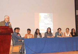José Luis Martínez con los representantes estudiantiles