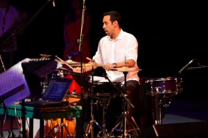 El baterista inauguró el Festival Jazzuv 2015