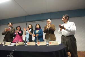 Autoridades universitarias durante la inauguración