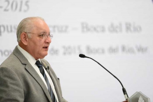 La UV defiende la autonomía y se opone a la violencia, resaltó