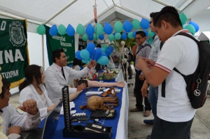 Estudiantes de bachillerato recorrieron los stands