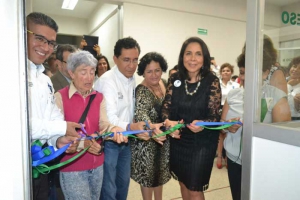 Corte del listón inaugural del Edificio B