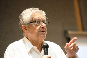 El investigador dio la conferencia inaugural del evento