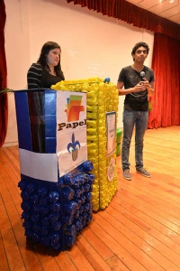 El equipo de Edgar Aguilar creó un bote de basura para desechos de papel