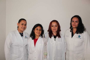 Las universitarias con la asesora Rosalba Argumedo Delira