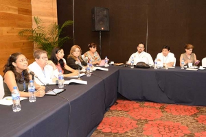 Participantes en la mesa "Evaluación y acreditación"