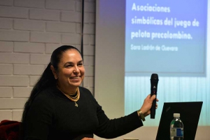 Sara Ladrón de Guevara impartió una conferencia a estudiantes de posgrado