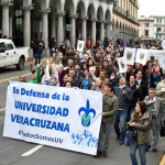 La frase “Somos UV” se escuchó por las principales calles de Xalapa