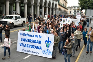 La frase “Somos UV” se escuchó por las principales calles de Xalapa