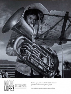 "Mientras la música toca y toca” por Nacho López