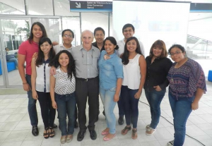 Roberto Matosas con estudiantes de la segunda generación del programa