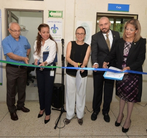 Autoridades presentes en la apertura