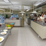 La Rectora recorrió algunos laboratorios de la Unidad de Ciencias de la Salud