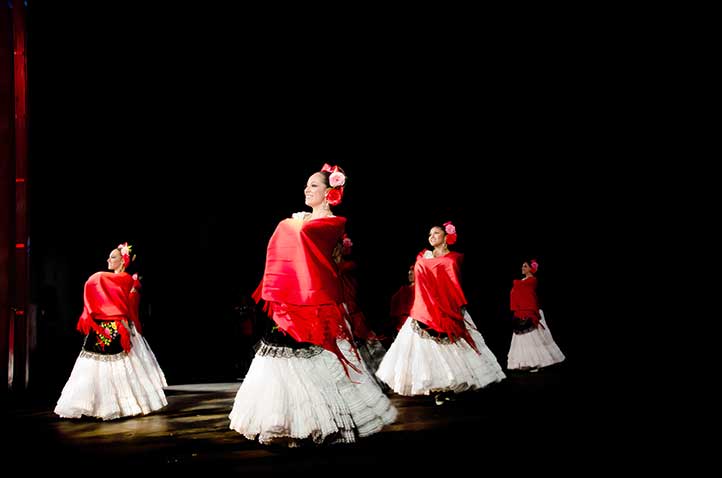 Muchos de los bailarines provienen de otros estados