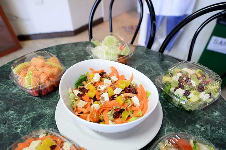 Ofrece menús y platillos saludables