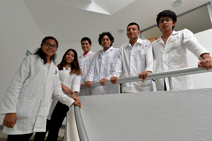 Enna Vidal, Cynthia García, Daniel Montiel, Julio Hernández, Osmar Cárdenas y Martín Medina