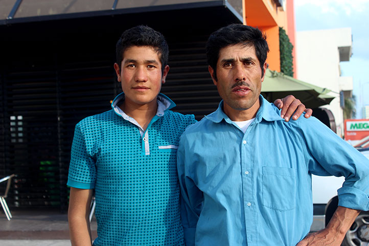 El universitario con su padre, José Erasto Córdoba