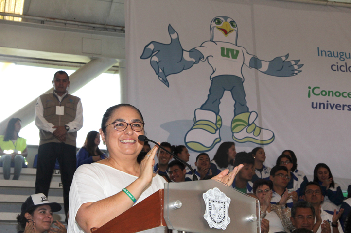 La Rectora encabezó la ceremonia en Xalapa