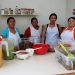 Florinda Landa con personal de la cafetería “La Flor”
