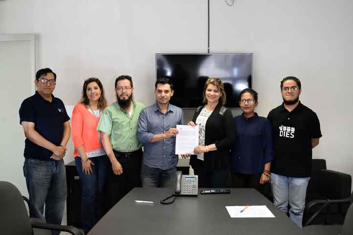 Genaro Rebolledo y Karem Contreras signaron el convenio