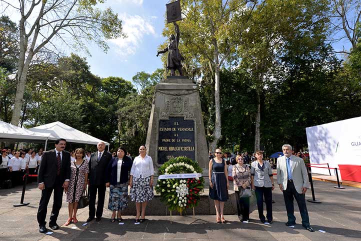 Autoridades universitarias y representantes sindicales homenajearon al “Padre de la Patria”